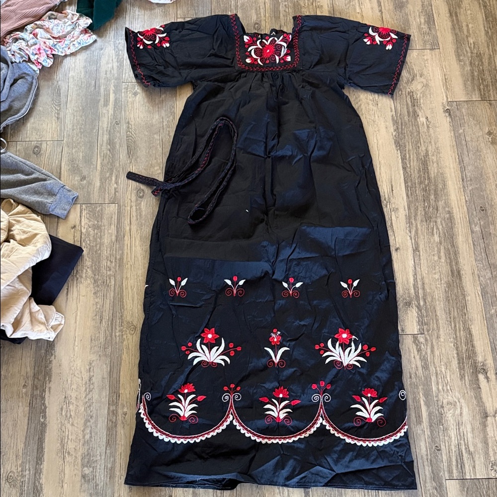 ☀️Beautiful Black Embroidered Maxi Dress
